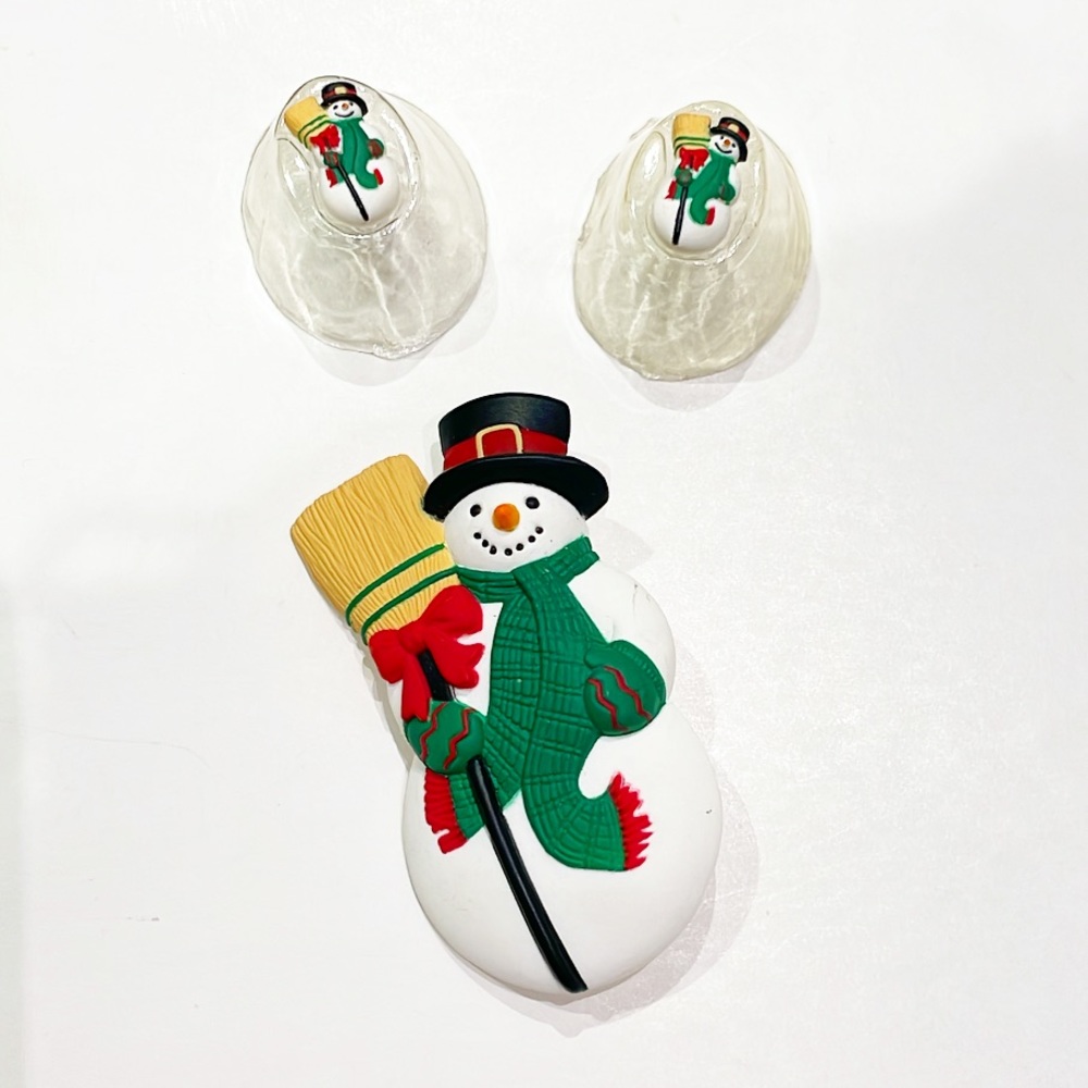 Vintage Hallmark winter snowman matching brooch and earring set
